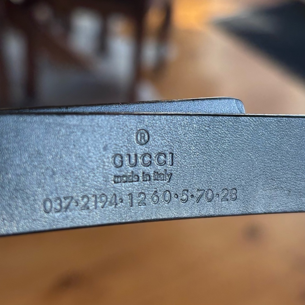 GUCCI Reversible Black and Tan Belt with Silver Logo Buckle. - Picture 10 of 16